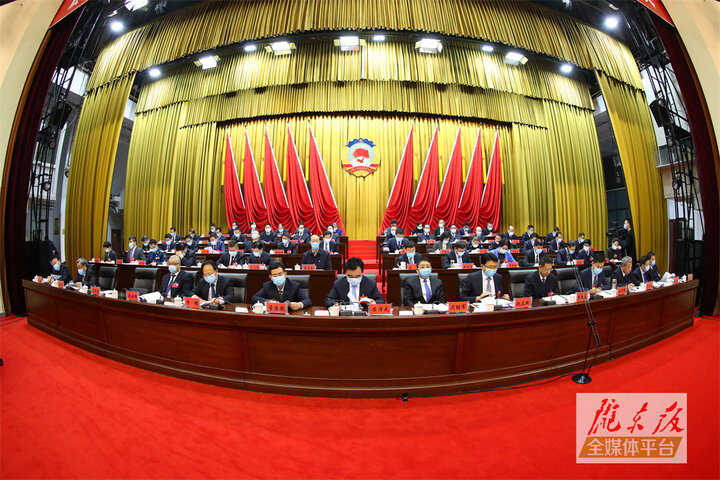 【市兩會(huì)視頻海報(bào)】努力開(kāi)創(chuàng)新時(shí)代慶陽(yáng)政協(xié)工作新局面，為推動(dòng)慶陽(yáng)老區(qū)全面振興作出新的更大貢獻(xiàn)！