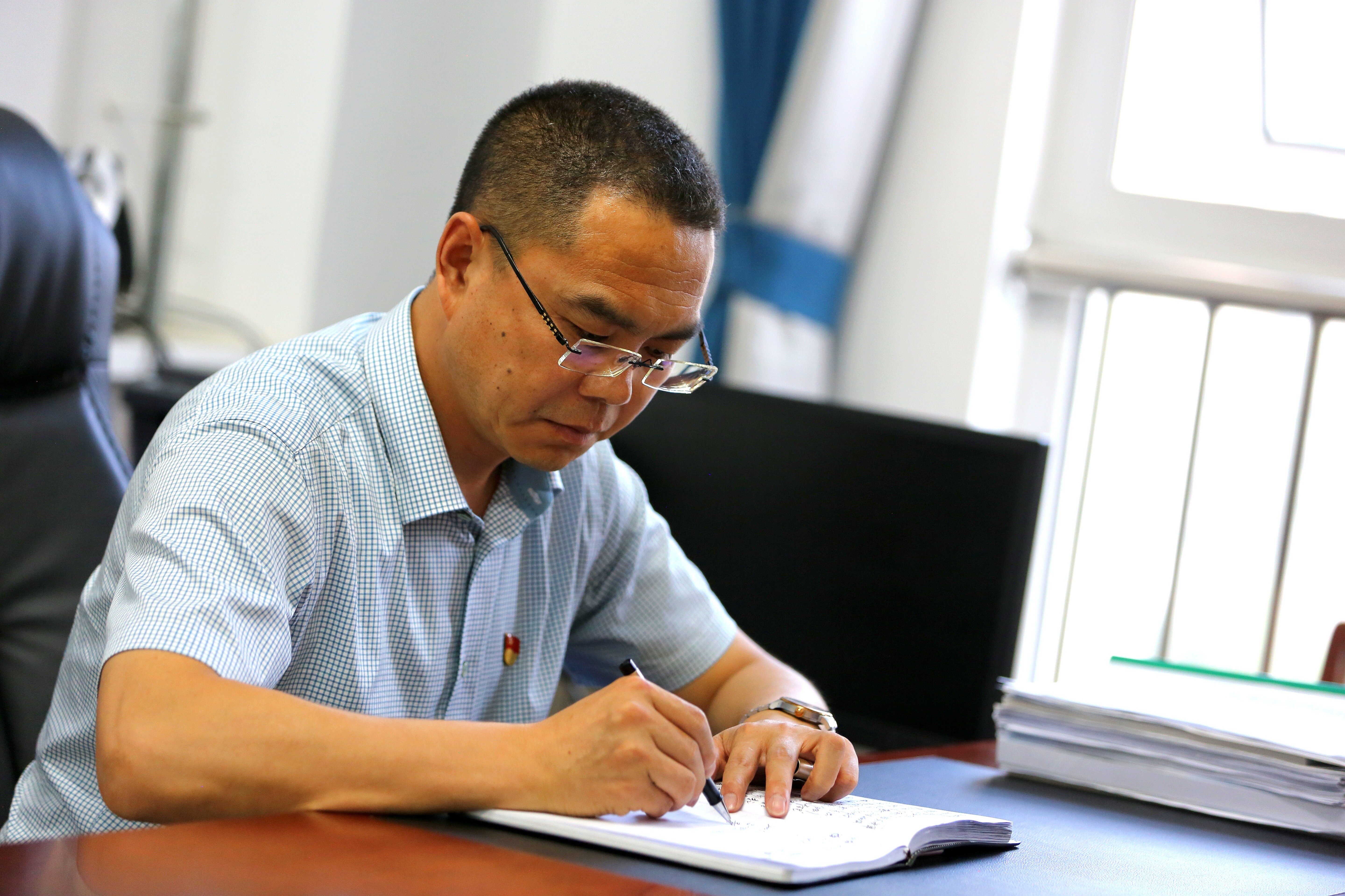 聚焦內(nèi)涵謀新篇 推動(dòng)發(fā)展開新局——訪慶陽四中黨總支書記、校長齊建偉