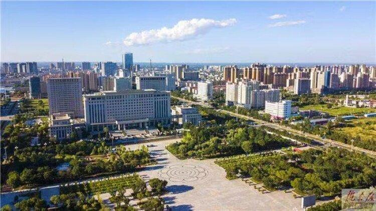2022年，我市環(huán)境空氣優(yōu)良天數(shù)達(dá)297天。隴東報(bào)全媒體記者 俄少飛 攝