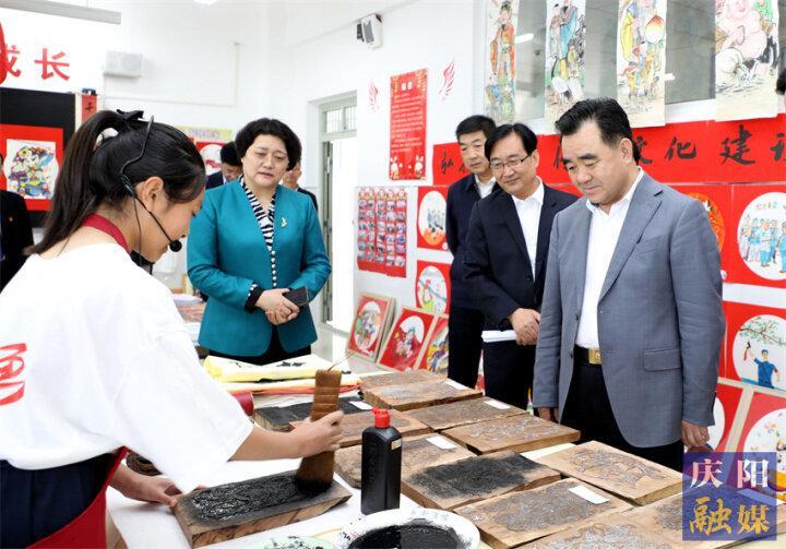 向全市少年兒童致以節(jié)日祝福！黃澤元開展“六一”國(guó)際兒童節(jié)慰問活動(dòng)