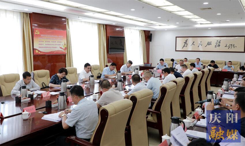 黃澤元與駐慶央企、金融機構(gòu)、市屬國有企業(yè)和民營企業(yè)負責人座談
