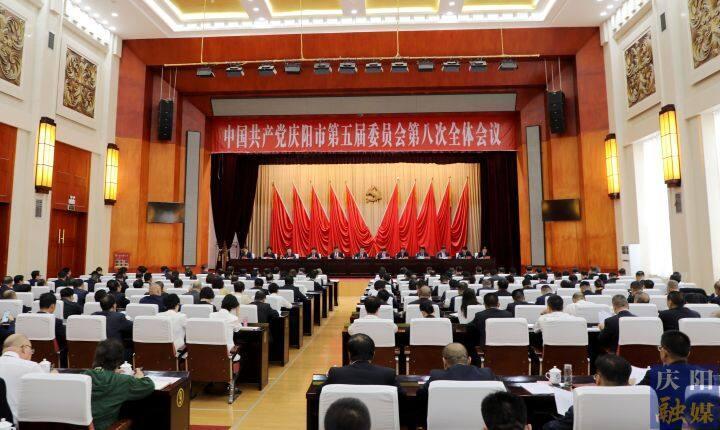 強(qiáng)化政治忠誠(chéng) 大抓項(xiàng)目建設(shè) ——今年以來慶陽市委常委會(huì)工作綜述（上）