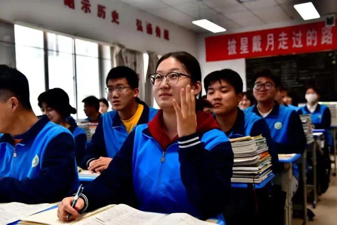 勵(lì)志！暖心！寧縣二中“高位截肢”女孩鞏瑜圓夢(mèng)西北師大