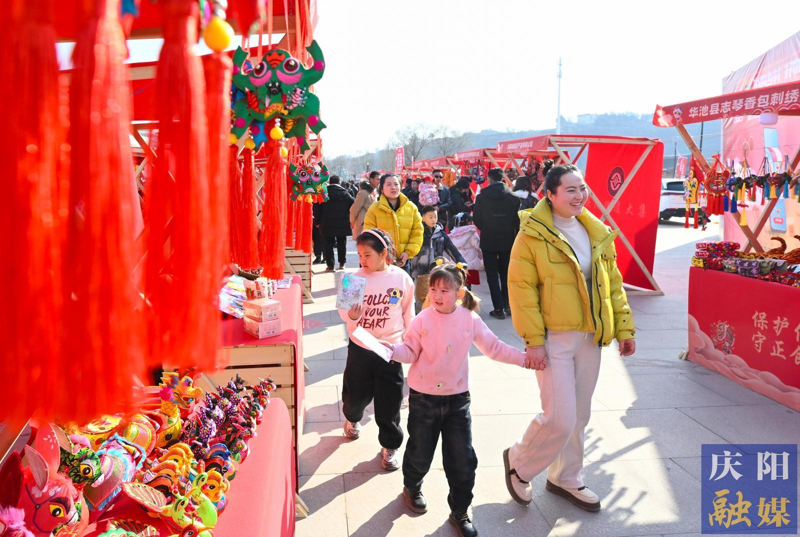 【慶陽(yáng)年味·攝影報(bào)道】?慶陽(yáng)年貨節(jié)重磅開(kāi)啟，非遺好物大集結(jié)！