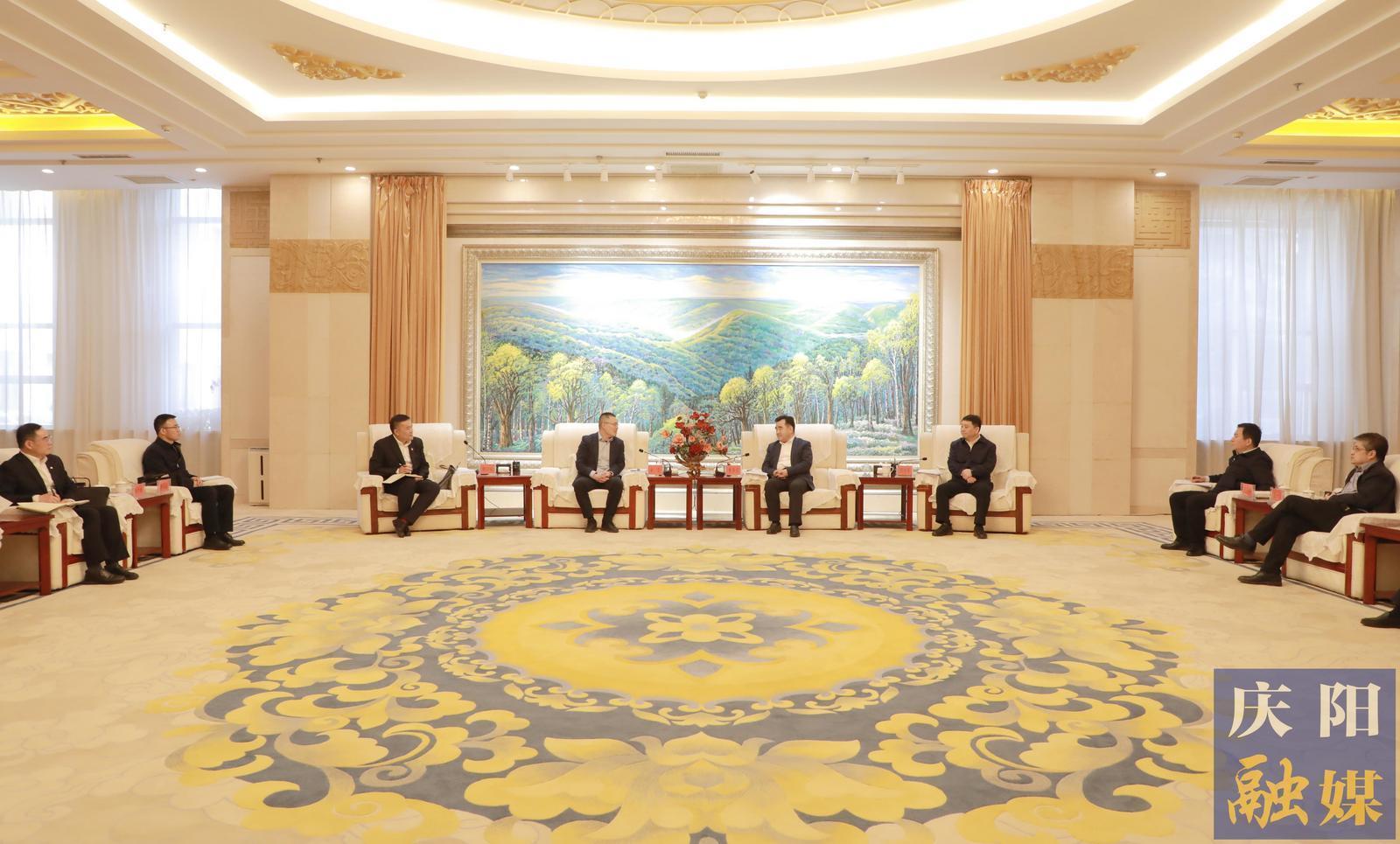 黃澤元周繼軍與中國農業(yè)發(fā)展銀行甘肅省分行黨委書記、行長金雷一行座談