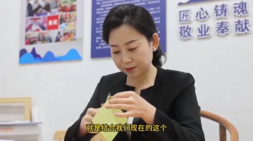 慶陽(yáng)市民間布貼畫(huà)藝術(shù)代表性傳承人 李慶英：深化創(chuàng)新，讓布貼畫(huà)煥發(fā)新的生機(jī)