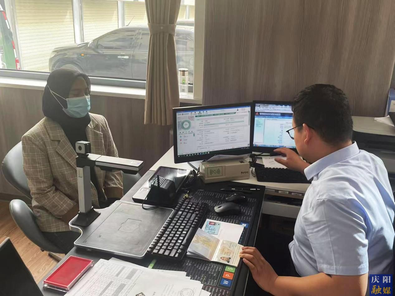 環(huán)縣首張外籍人員社?？ǔ晒k理