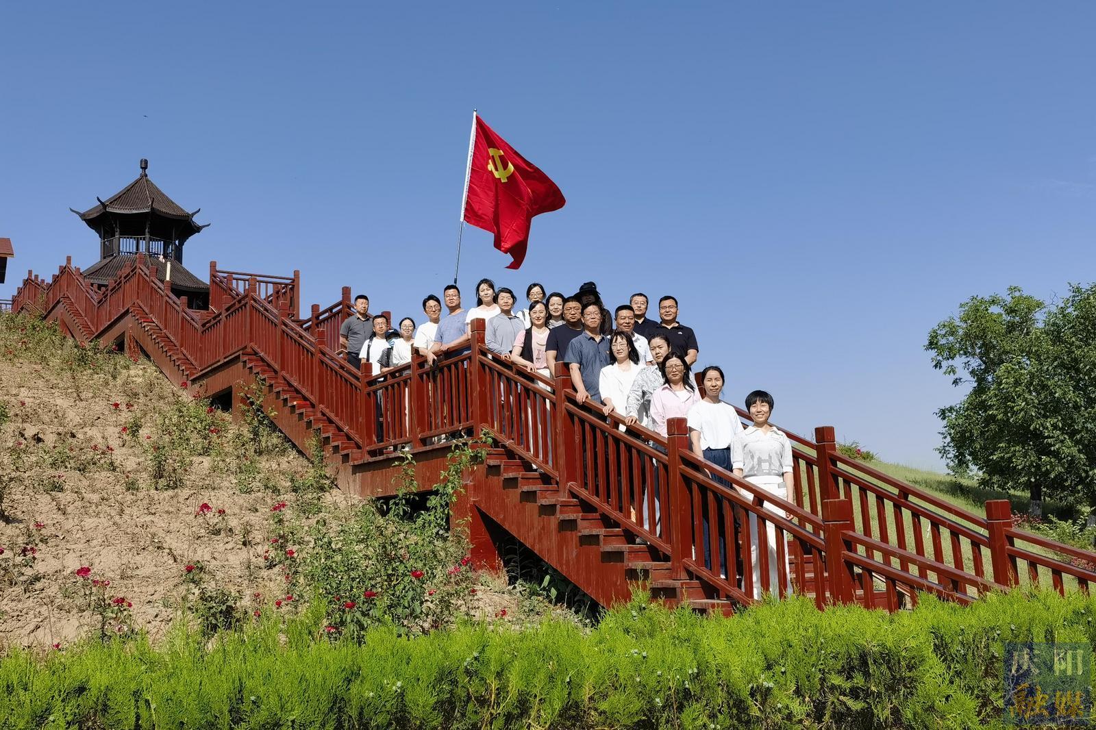 【攝影報(bào)道】品國學(xué)精髓 悟文化傳承 慶陽市總工會與慶陽市投融資管理中心聯(lián)合開展主題黨日活動(dòng)