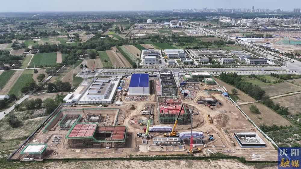 【攝影報道】慶陽寰泰釩電解液項(xiàng)目建設(shè)加速推進(jìn)