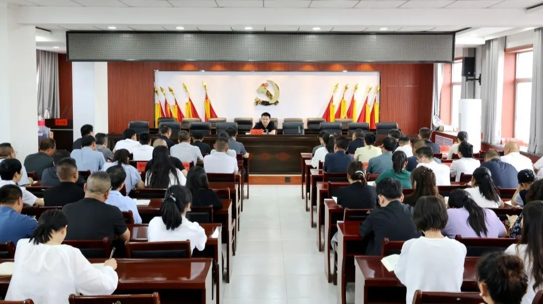 孫文江講授深入貫徹中央八項規(guī)定精神學(xué)習教育專題黨課