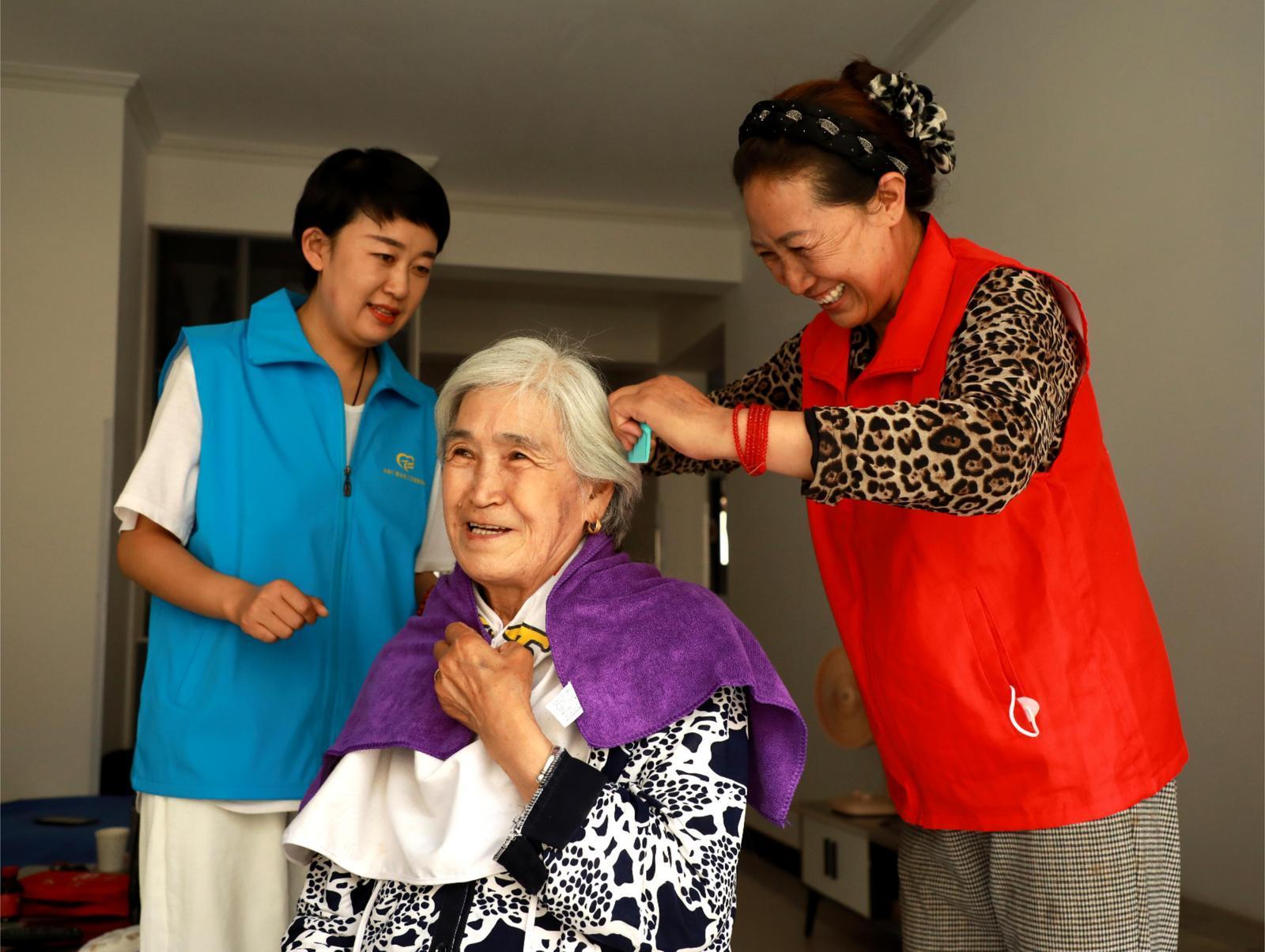 【縣區(qū)觀察·環(huán)縣】 黨員走進(jìn)直播間！看一個(gè)西部縣城如何以黨建賦能新領(lǐng)域，助力經(jīng)濟(jì)社會(huì)高質(zhì)量發(fā)展