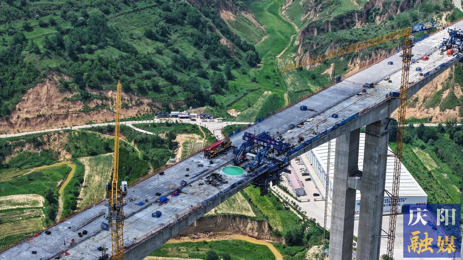 G309線西合公路項(xiàng)目蓋家川特大橋建設(shè)取得關(guān)鍵進(jìn)展